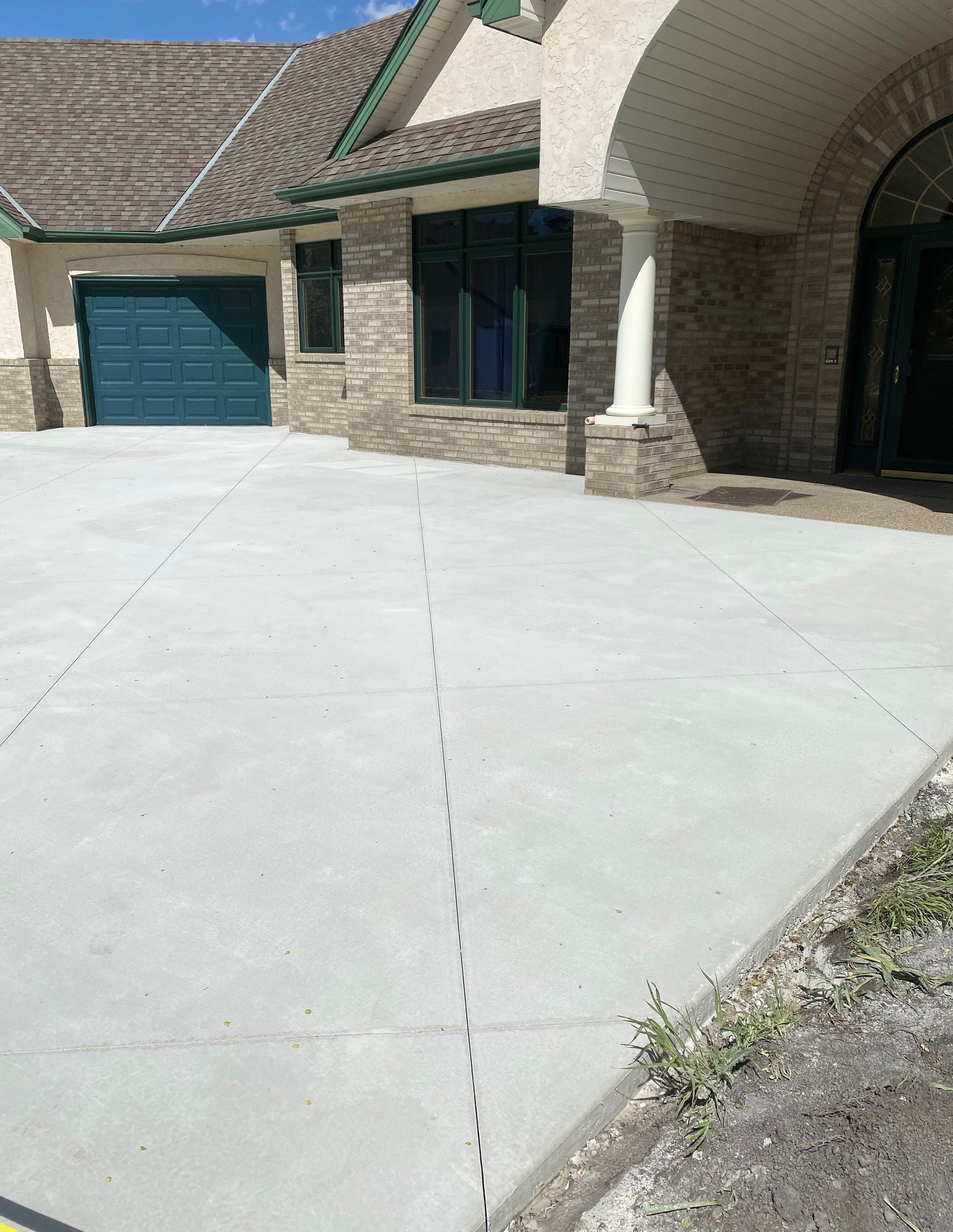 concrete driveway - diamond cuts